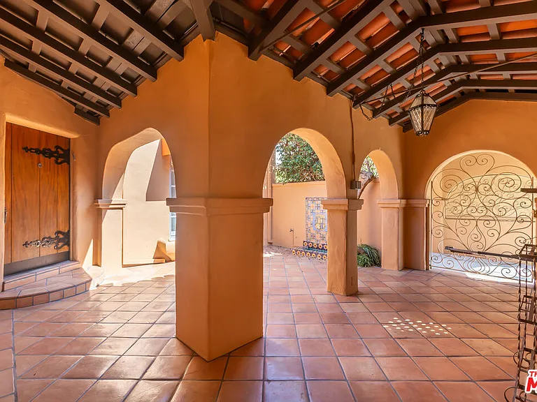 252 S Canon Dr — Photo 4