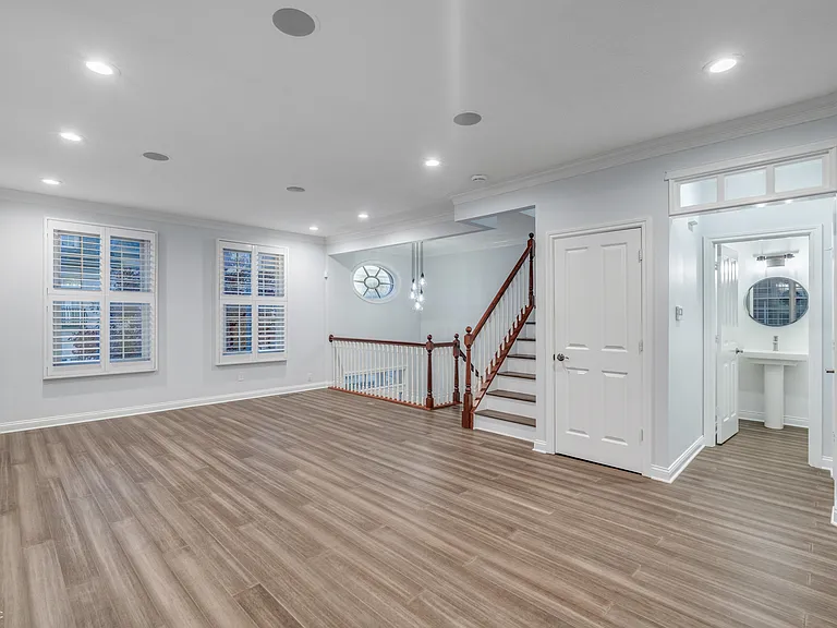 2068 Broughton St — Photo 14