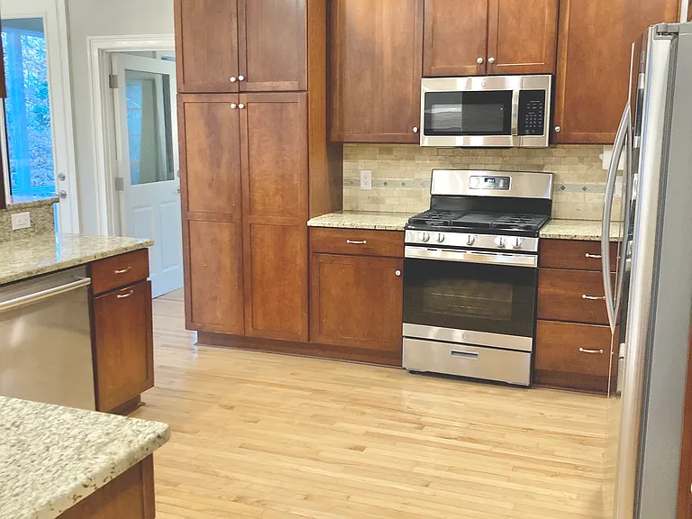 2041 English Ln — Photo 22
