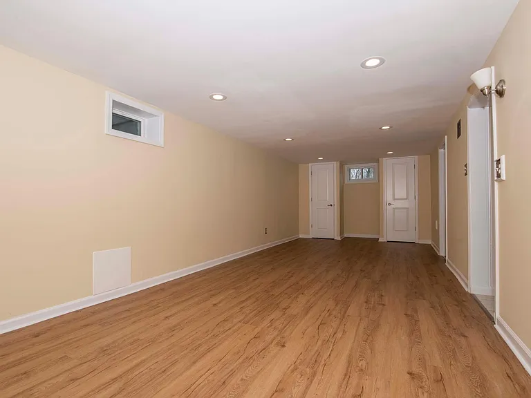 267 Hoover Ave — Photo 24