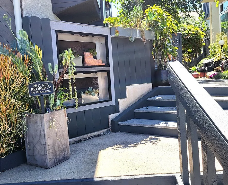 320 12th St #12