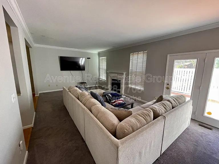 5776 Kingsbury Pl — Photo 7