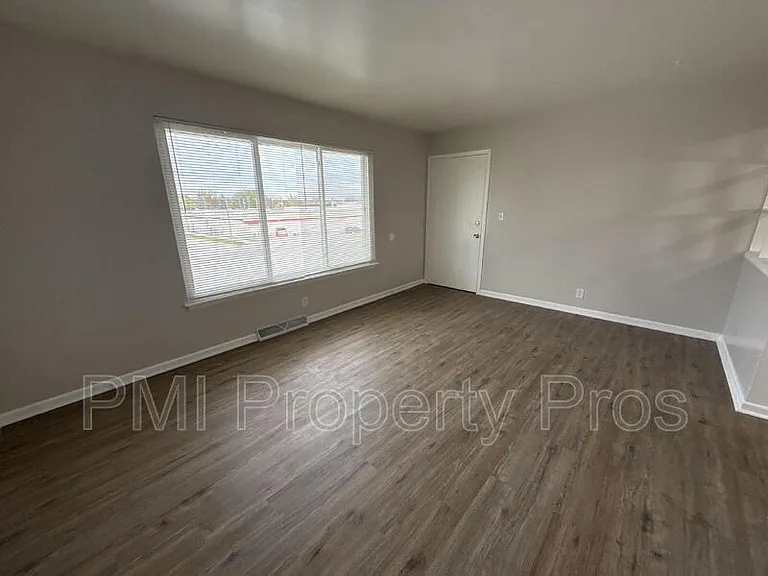 7701 W Hampton Ave #5 — Photo 3
