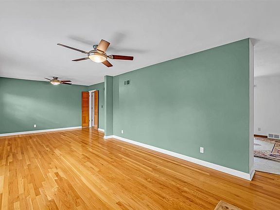 5th image of 11827 Doverhill Dr