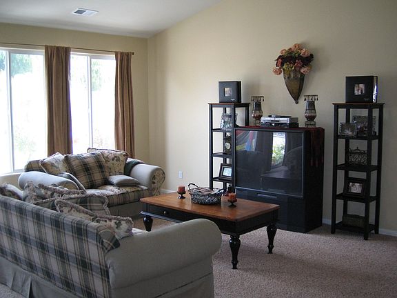 Living Room~Lots of Light!