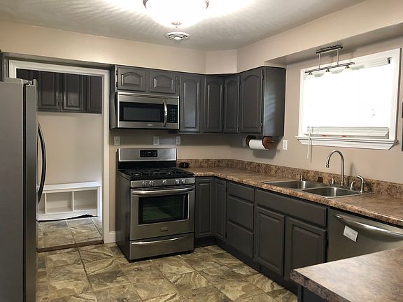 3rd image of 801 Douglas Dr