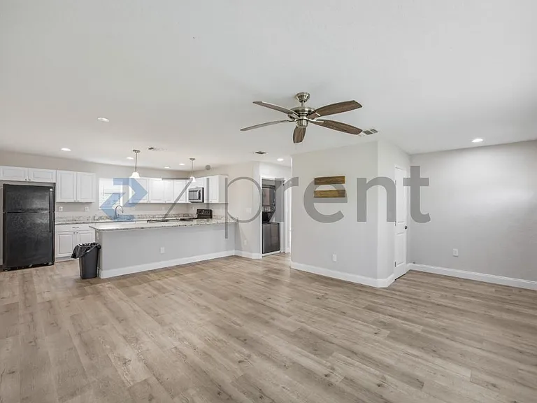 518 E King St — Photo 9