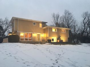 2706 Crystal Lake Rd, Cary, IL 60013