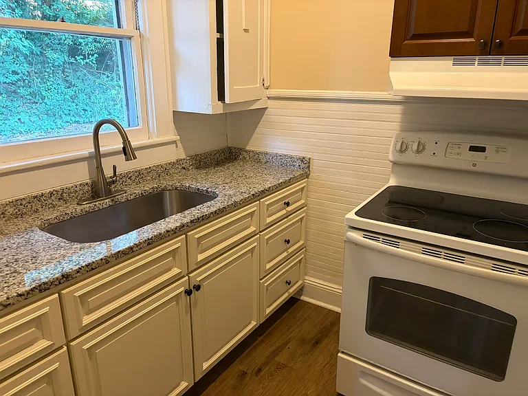 605 Acorn St — Photo 4
