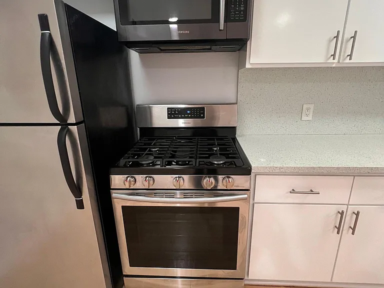1043 S Grand Ave #8 — Photo 8