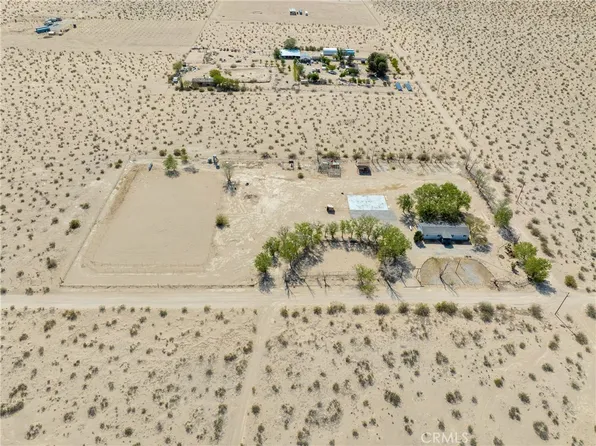 10892 Chickasaw Rd, Lucerne Valley, CA 92356