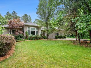 2800 Pinesboro Dr NE, Grand Rapids, MI 49525