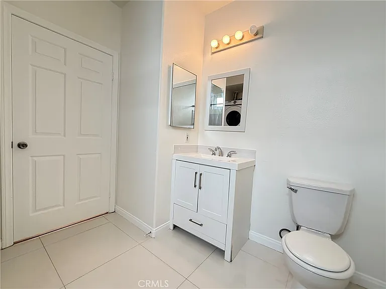 300 E Providencia Ave #111 — Photo 22