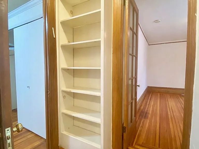 235 E 50th St #61 — Photo 4