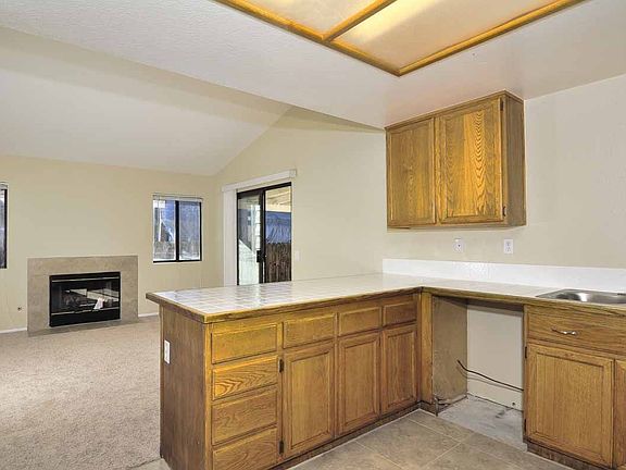 5th image of 570 Stockholm Ct