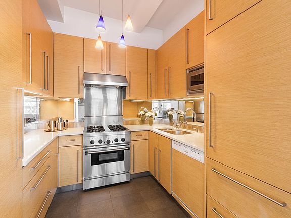 3rd image of 100 Hudson St APT 9E