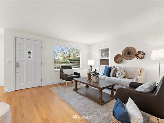 3rd image of 1600 2nd St #0