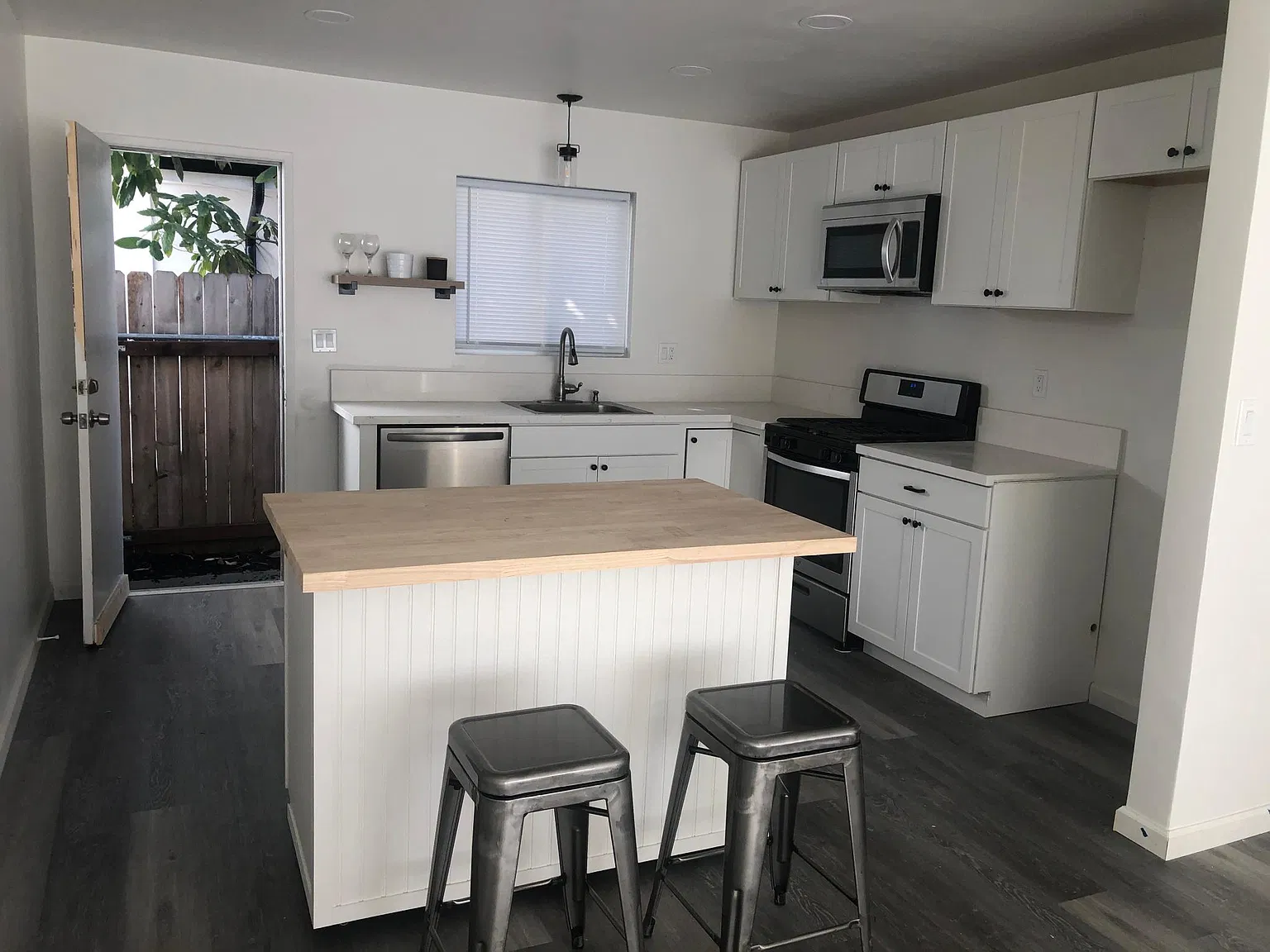 226 La Paloma — Photo 3