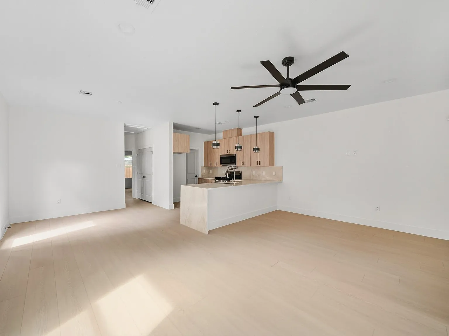 3 bed, 2.0 bath, 1210 sqft, $1,850 — Photo 4