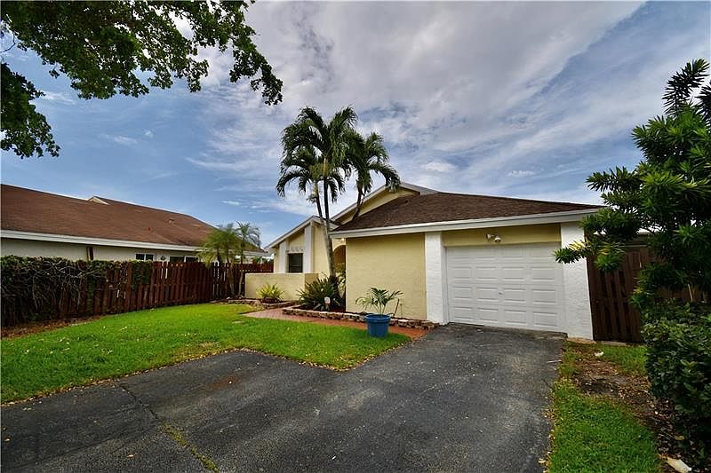 1st image of 15015 SW 52nd Ln #15015