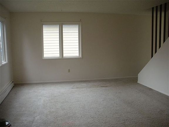 Living room. The Kitchen is to the right.....