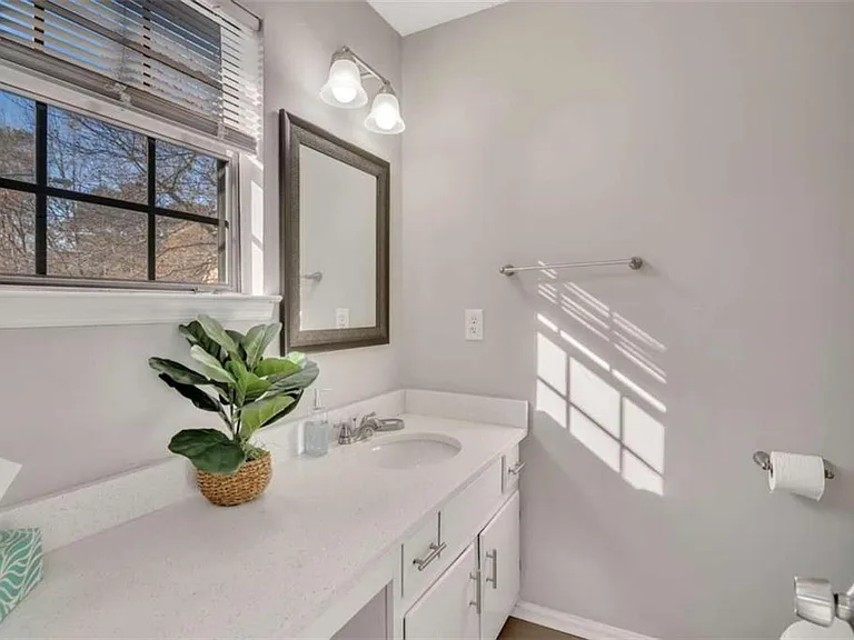 1200 Falling Water Dr SE — Photo 9