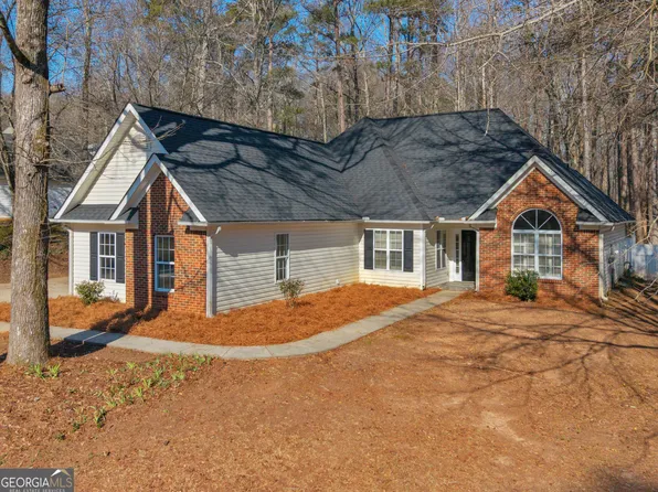 60 Elmwood Dr, Sharpsburg, GA 30277