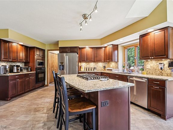3rd image of 10649 Devonshire Dr