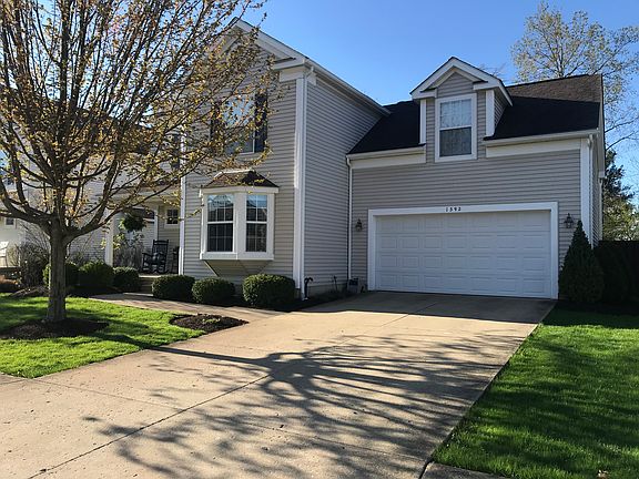 2 Car Garage (4 in driveway)