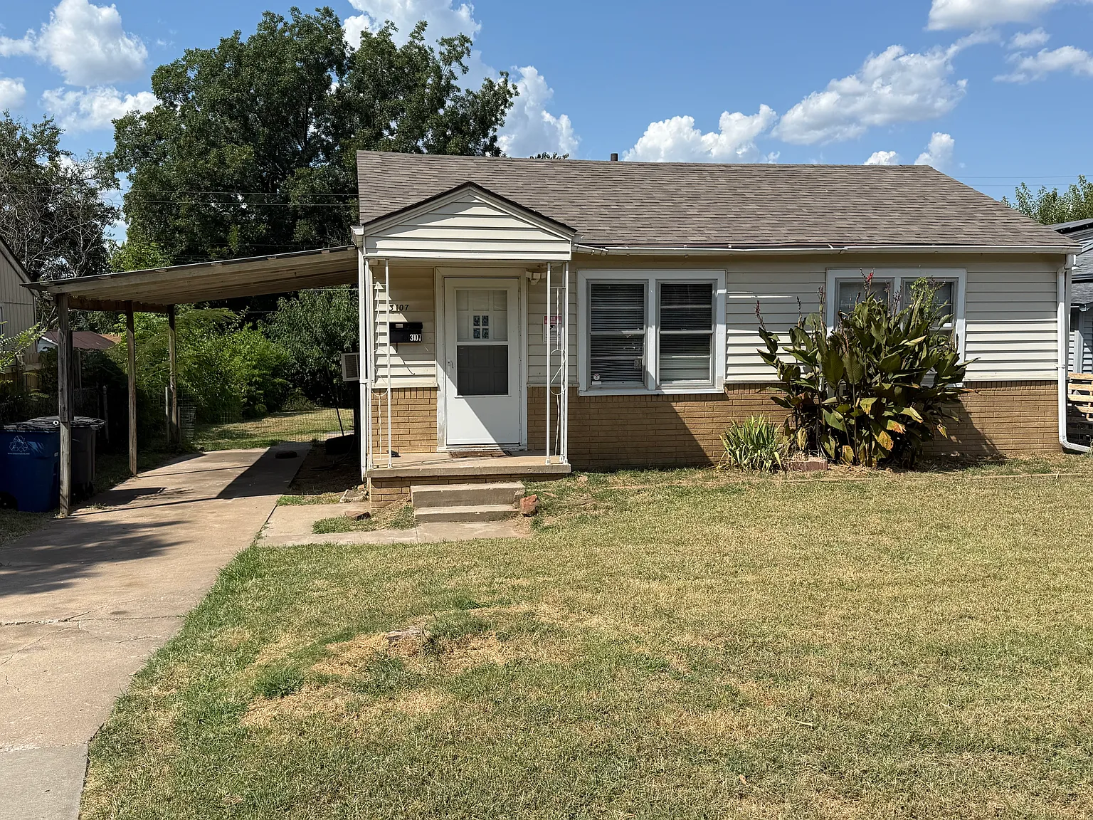 2 bed, 720 sqft, $1,045 — Photo 1