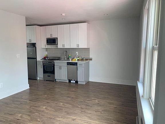 4th image of 2720 Yates Ave #2