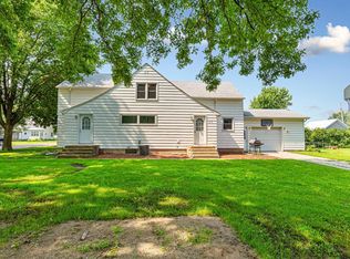212 14th St, Heron Lake, MN 56137
