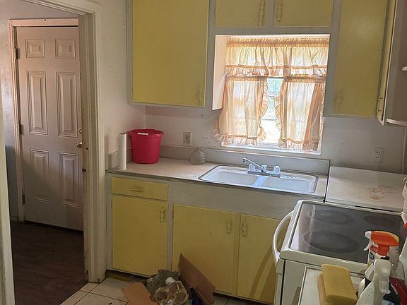 4th image of 513 Community Dr