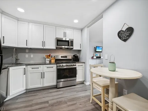 220 Potomac Dr, Bernards Twp., NJ 07920