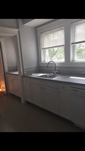 2 bed, 1.0 bath, $2,850 — Photo 2