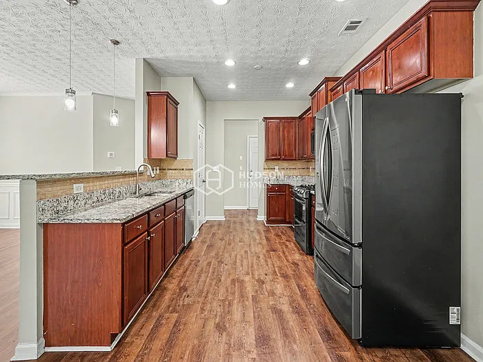 1060 Clairidge Ln — Photo 7