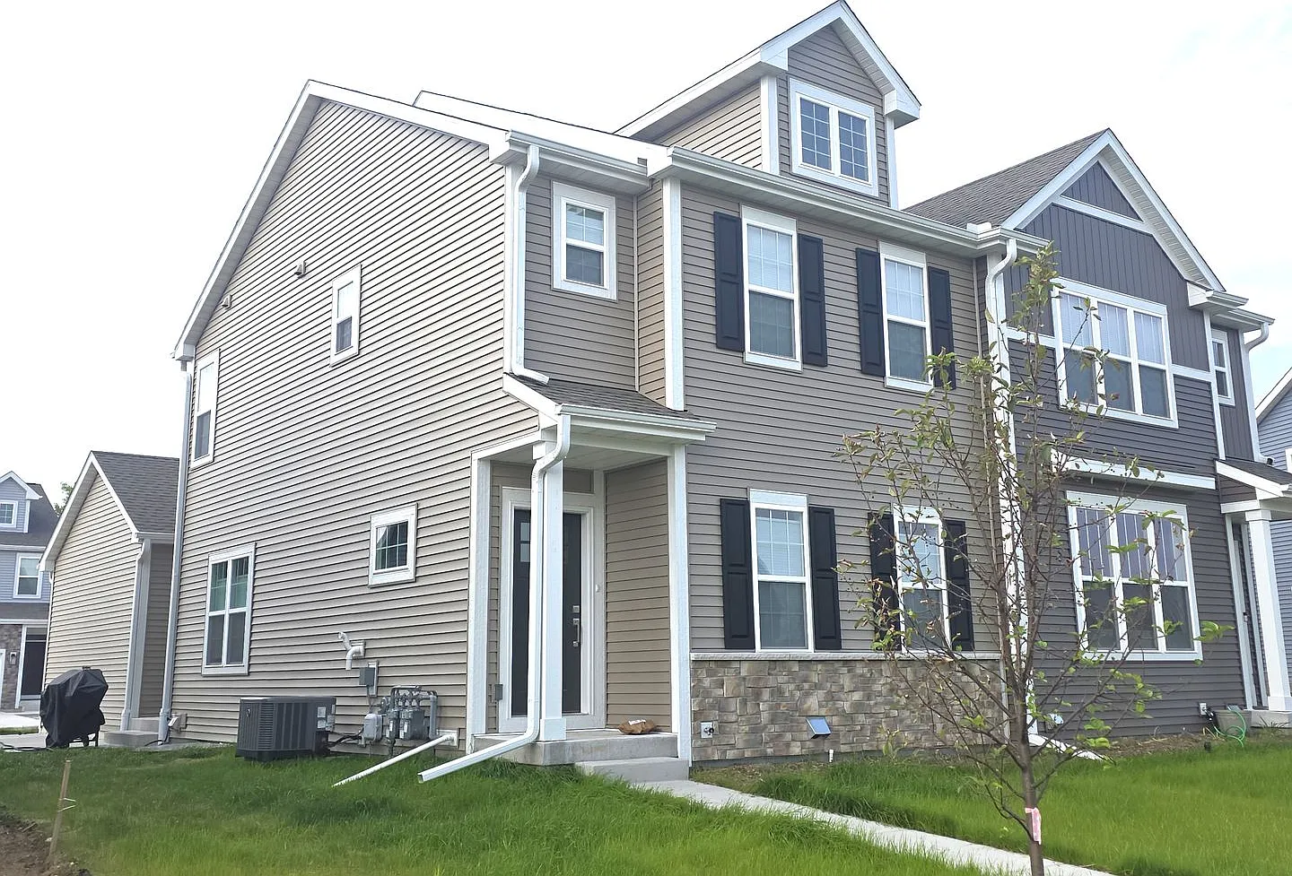 New Construction 3 bedroom 3.5 bathroom townhome — Photo 1