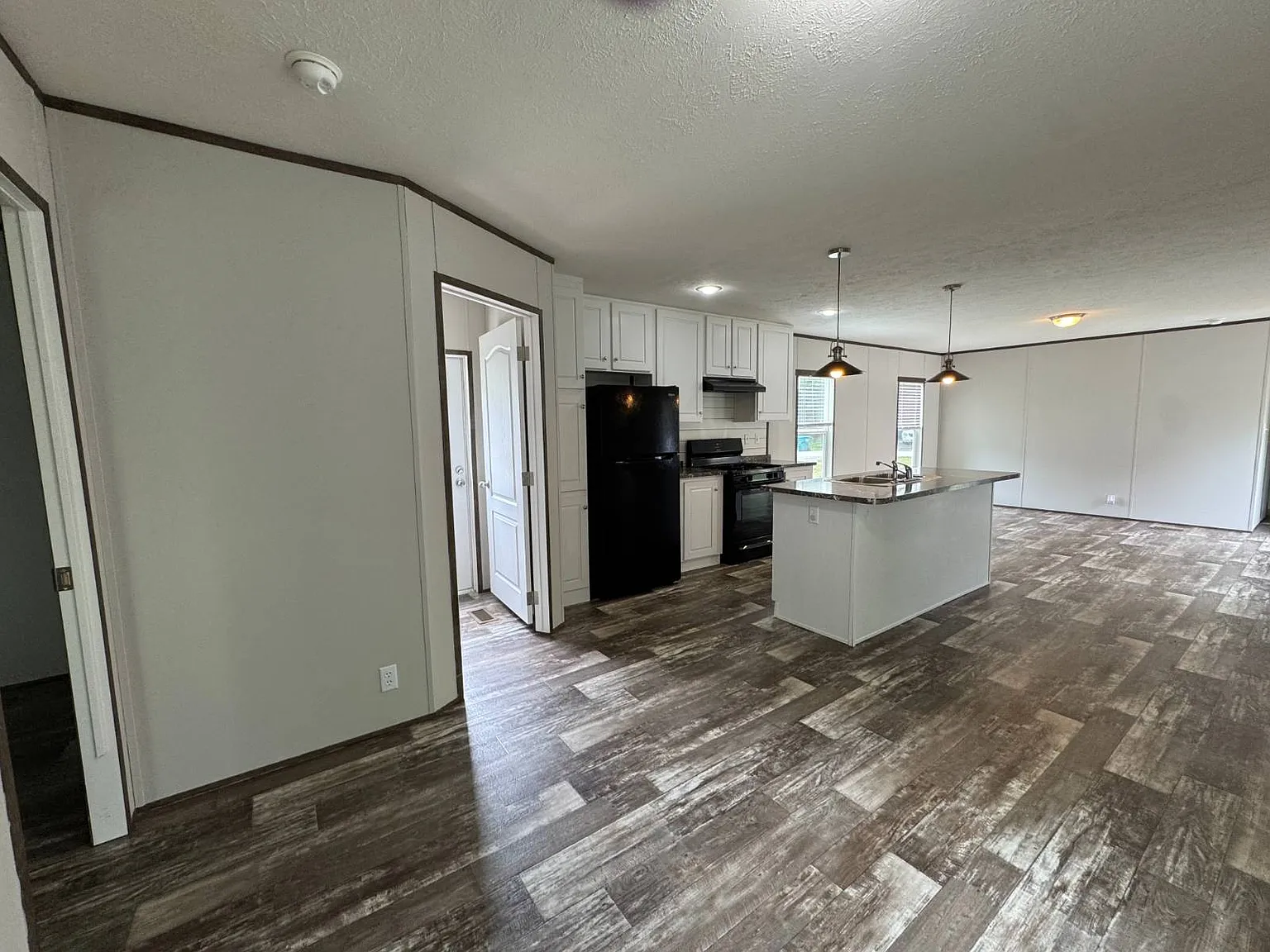 3 bed, 2.0 bath, 1216 sqft, $1,450 — Photo 3