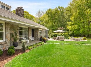 275 Lakeside Dr, Fairfield, CT 06824