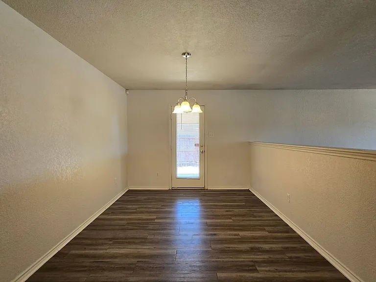 3303 Driftwood Dr — Photo 7