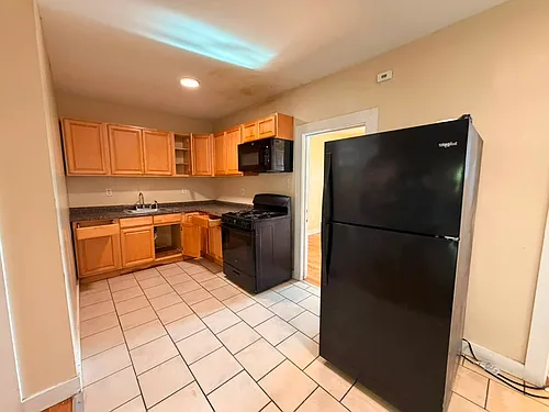 564 Howard Ave Photo 1