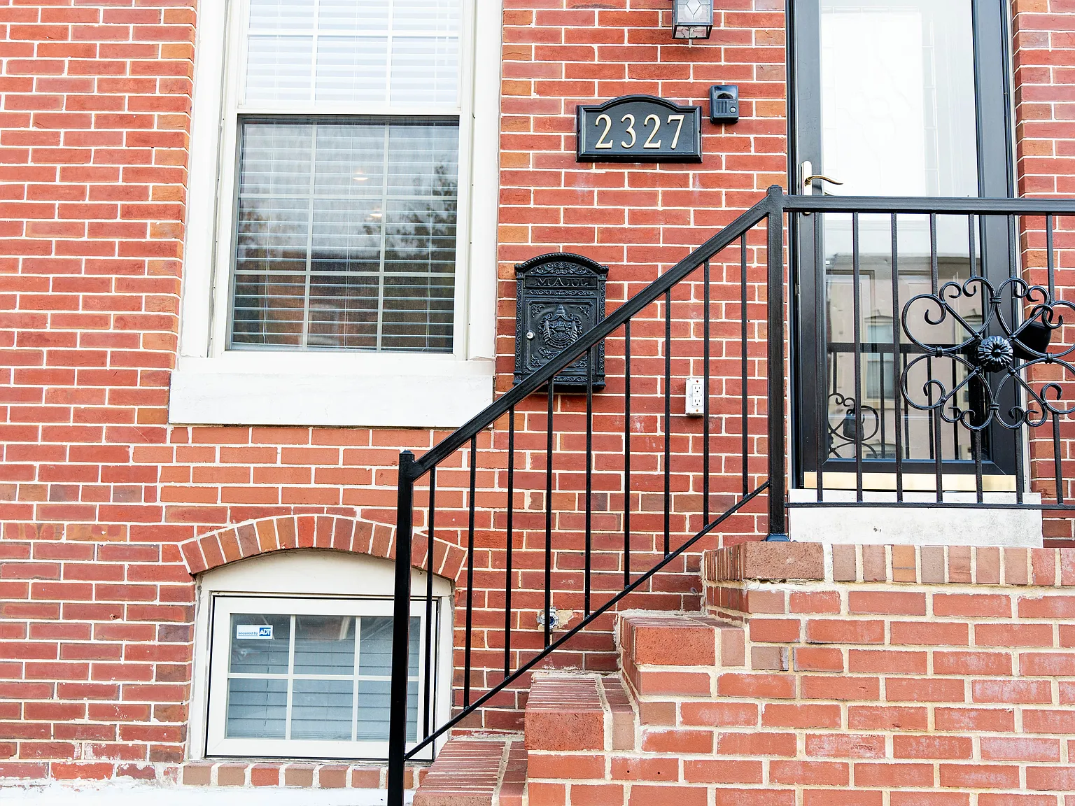 3 bed, 2.5 bath, 1575 sqft, $2,250 — Photo 2