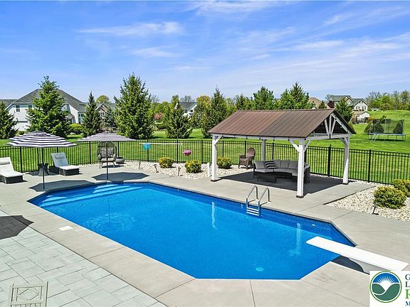 4th image of 2255 Redwood Dr