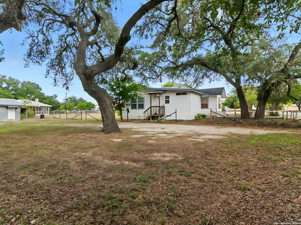 1221 mesquite, Blanco, TX 78606
