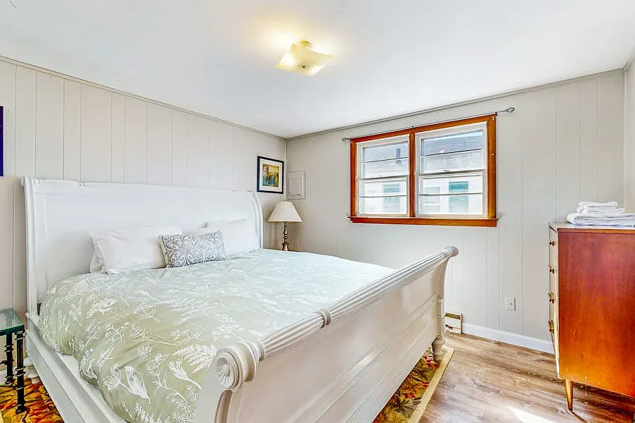 3 bed, 900 sqft, $2,650 — Photo 3