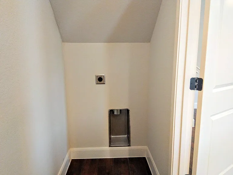 6315 Melanzane Ave #1 — Photo 8