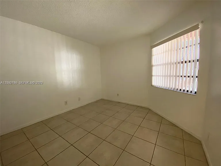 4033 Lakeside Dr #4033 — Photo 11