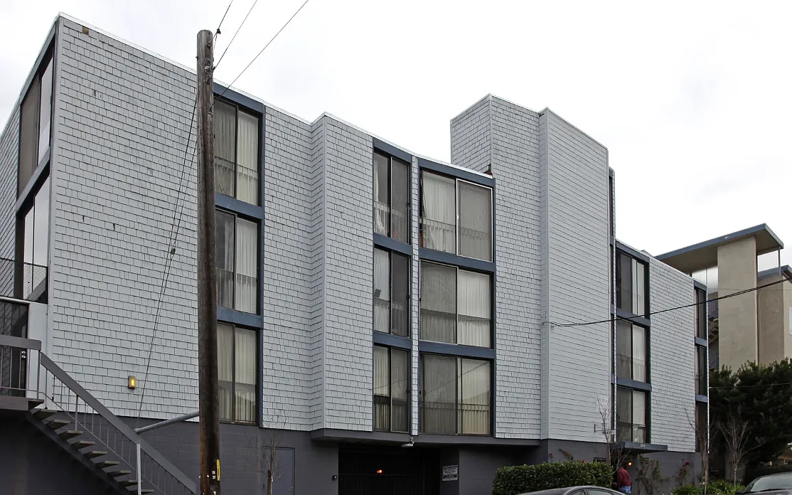 Park Plaza Apartments — Photo 1
