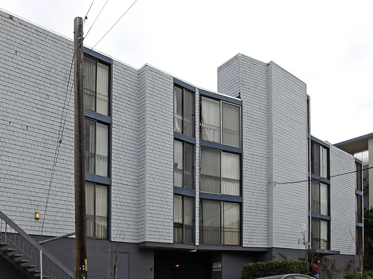 Park Plaza Apartments — Photo 1