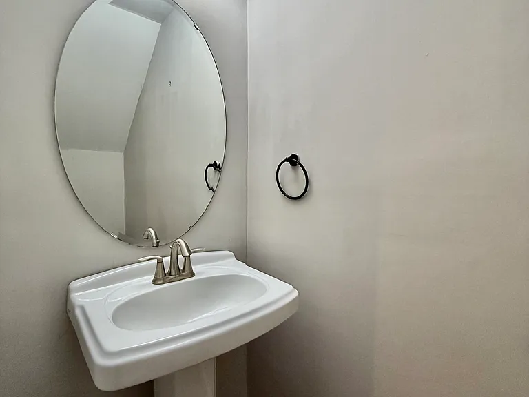 1207 Green Oaks Ln #J — Photo 10